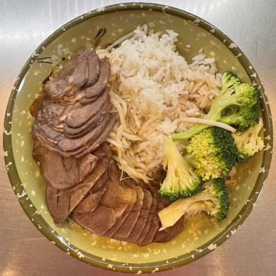 H5 卤牛肉盖浇饭 Braised beef slice on rice